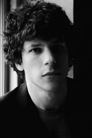 Jesse Eisenberg Chang đầu Xoăn Gắn Liền Với Hinh ảnh Ong Chủ Facebook Galaxy Cinema